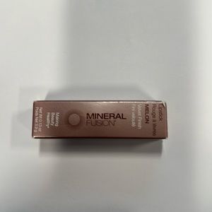 Mineral fusion lipstick color melon